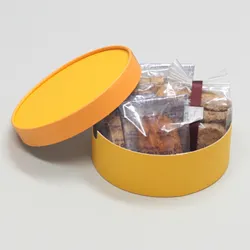 丸型かぶせ蓋付和菓子贈り物用ケース(バウムクーヘン・饅頭他)チェダー/黄-Mサイズ
