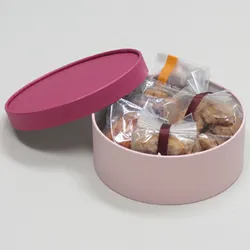 丸型かぶせ蓋付お菓子詰め合わせ箱(パイ・シュークリーム他)ワイン/桜-Mサイズ