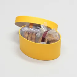 楕円型かぶせ蓋付焼き菓子詰め合わせボックス(フィナンシェ・エクレア他)黄-Mサイズ