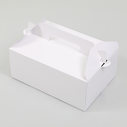 カットケーキが4~5個入る、持ち手の付いたサイドオープン型テイクアウトBOX