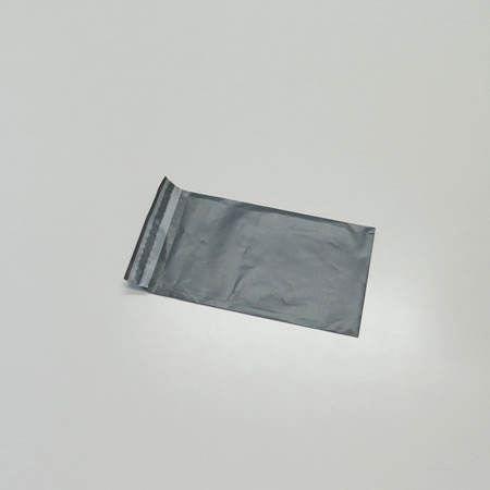 耐熱・防水、粘着テープ付きのメール便対応ビニール袋(B6サイズ)