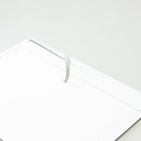 A3ノビ用紙が入る厚紙封筒。テープ、ジッパー付で楽々開封 | 白｜格安