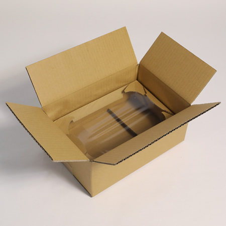 特殊フィルムが商品を守る。挟むだけで簡単に梱包できる80サイズ箱