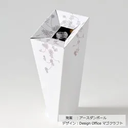 手軽に作れて見映えも良いダンボール利用の花ビン（清潔感のある白）