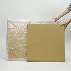 様々な大きさのキャンバスサイズに対応した可変式のダンボール|アート|美術