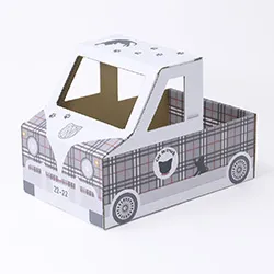 ダンボール製の猫専用トラックにタータンチェック柄を印刷したオリジナルグッズ | ねこトラ | 猫トラ