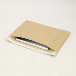 ダンボールの紙で出来た緩衝効果付き封筒450×320mm