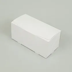 ロールケーキが1本入る、組み立ての簡単なテイクアウト用BOX