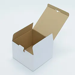 宅配80サイズ】ギフト用ウェアのパッケージに適した真四角の段ボール箱