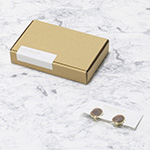 厚み3cmで定形外郵便の最小規格に対応。内側が白色のダンボール箱 6