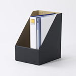 表面が黒色のシンプルなダンボール製ファイルボックス・収納スタンド。A4ファイル対応サイズ 1
