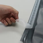 耐熱・防水、粘着テープ付きの宅配便対応ビニール袋(A2サイズ) 2