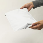 封かんテープ付きの宅配便対応ビニール袋（B5サイズ・白） 1