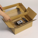 特殊フィルムが商品を守る。挟むだけで簡単に梱包できる80サイズ箱 2