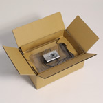 特殊フィルムが商品を守る。挟むだけで簡単に梱包できる80サイズ箱 4