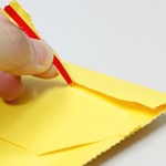 封緘作業が超簡単。A6が入る黄色いクッション封筒 4
