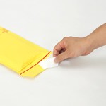 封入作業が超簡単。文庫本が入る黄色いクッション封筒 3