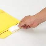 ラクラク商品梱包。CDジュエルケースが入る黄色いクッション封筒 3