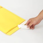 商品の封入作業に便利。A4判が入る黄色いクッション封筒 3