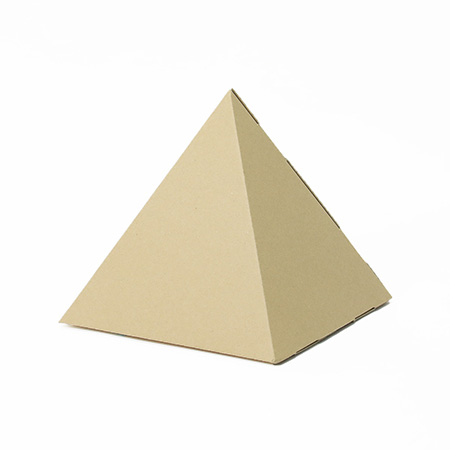 ピラミッドのような四角錐ダンボール