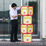 店頭販促用大型POP（キューブ型ディスプレイ）｜ショッピングモールの新春初売りセール 3