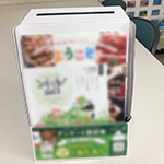 アンケート用紙スタンド付き回収ボックスのオリジナル製作｜店舗・展示会での卓上カタログスタンドとしても 3