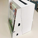 アンケート用紙スタンド付き回収ボックスのオリジナル製作｜店舗・展示会での卓上カタログスタンドとしても 3