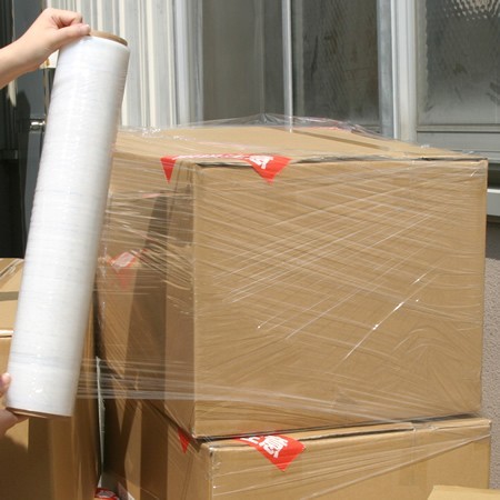 防水や荷崩れ防止に伸縮性抜群ストレッチフィルム12m 梱包材 緩衝材通販の アースダンボール