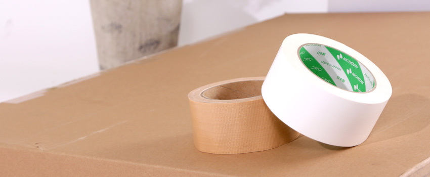 段ボールへのテープの貼り方!梱包に適したテープの種類も紹介