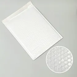 B5用紙が入る。内側に緩衝材が付いた防水仕様の白色封筒(テープ付き)