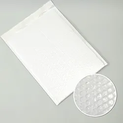 A4用紙が入る。内側に緩衝材が付いた防水仕様の白色封筒(テープ付き)