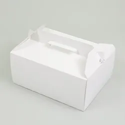 カットケーキが5~6個入る、持ち手の付いたテイクアウト用BOX(高さ110mm)